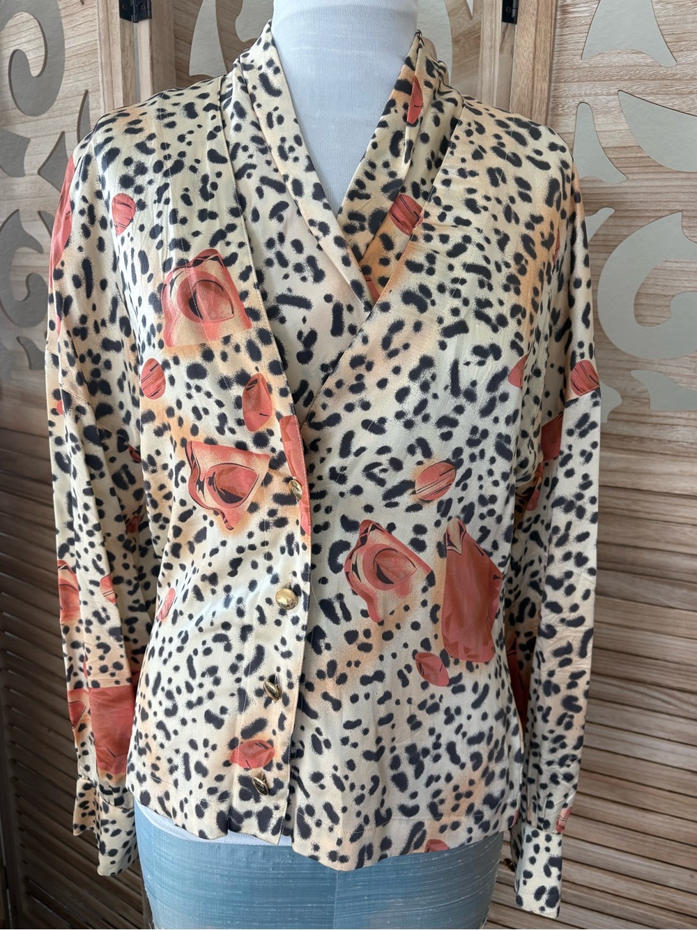 ESCADA VINTAGE SILK BLOUSE IN CREAM BLACK & ROSE PRINT 36 / US Size 6 GERMANY